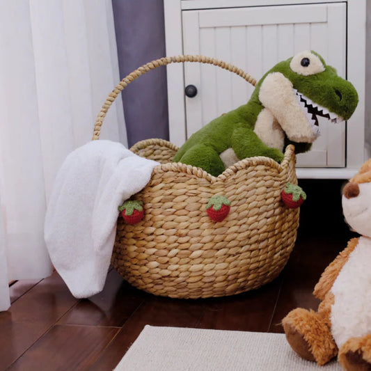 Handwoven Scalloped Basket with Handle Ð Natural Seagrass Storage with Strawberry Accents