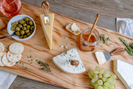 Fab Slabs Natural Solid Wood Cutting Board with Handle, Wooden Cutting Boards for Kitchen, Large Cutting Board for Meat, Wooden Chopping Board, 19.68" x 7.87"